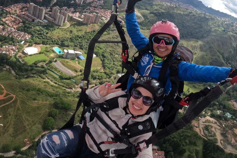 Vuelo en parapente Sobre Medellín y El Valle de Aburrá Desde San ...