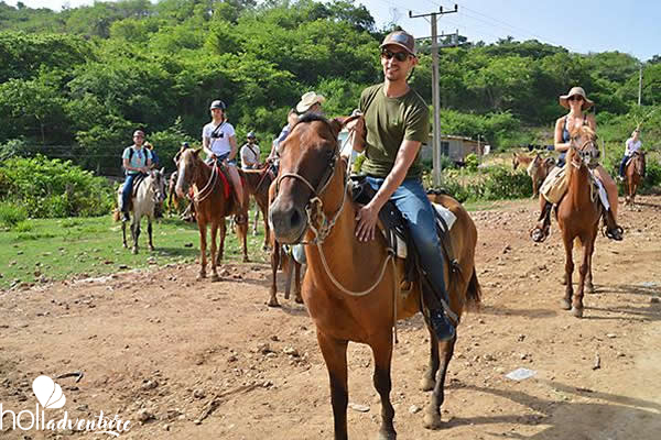 Excursión "A Caballo A Cascada El Pilón".