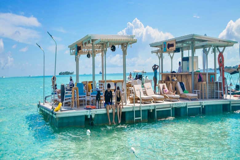 Fiesta En El Bar Flotante Ibiza, San Andrés - Civitatis.com