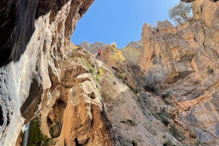 Trekking y Rápel en la Cueva de Al Shalal Desde Saiq - Civitatis ...